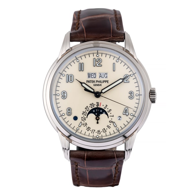 Patek Philippe 5320g calendar white gold 40 mm. Ivory dial. Leather strap. front of watch